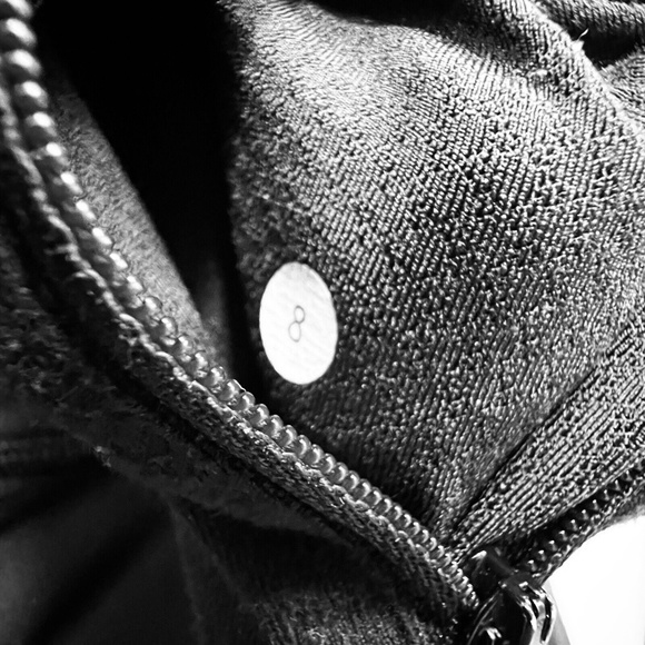 Lululemon Black Scuba Jacket Full Zipper Size 8 Thumb Holes Older Wide Waistband - Picture 3 of 5